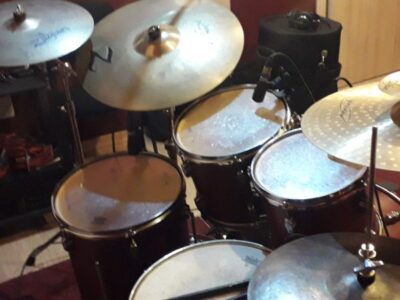 Procuro Baterista