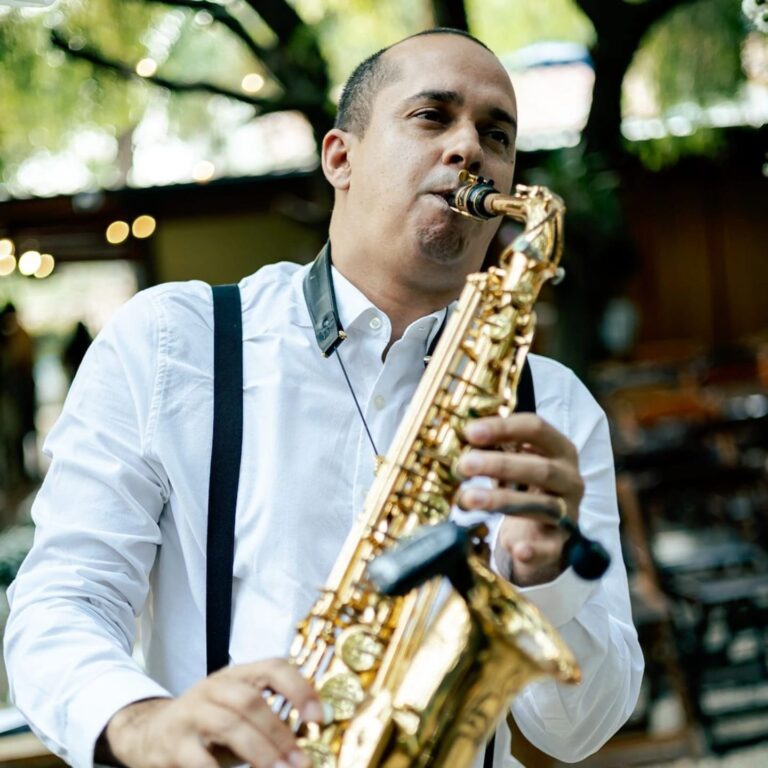 Saxofonista Joelton Nogueira — Jundiaí - SP