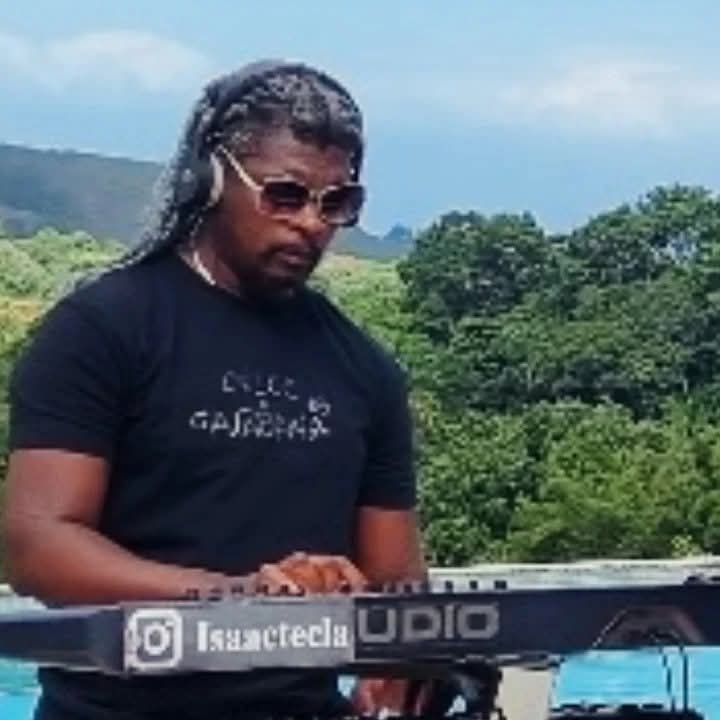 Isaac Jamaica Baixista e Tecladista